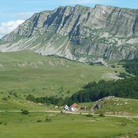 Cemerno Cottage Gacko Esterno foto