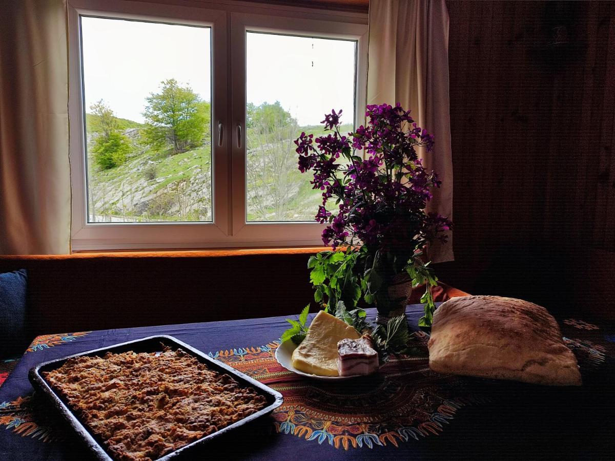 Cemerno Cottage Gacko Esterno foto
