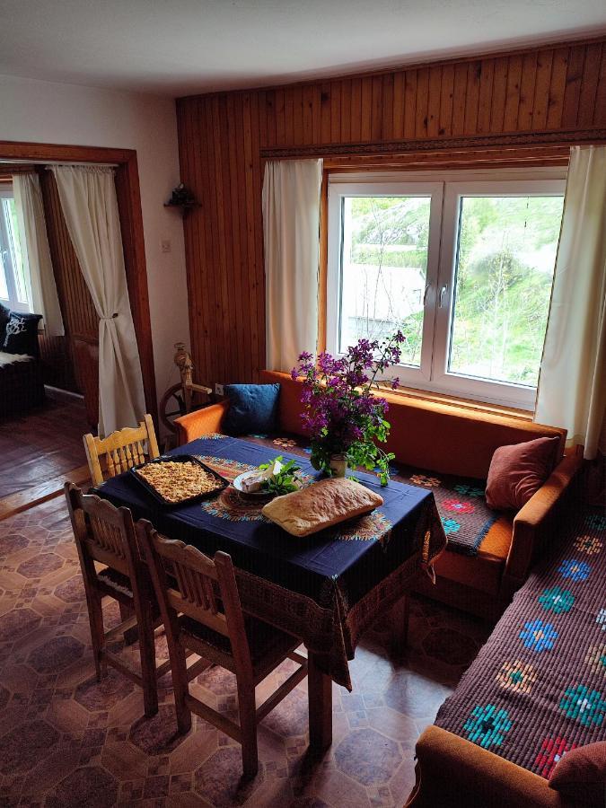Cemerno Cottage Gacko Esterno foto