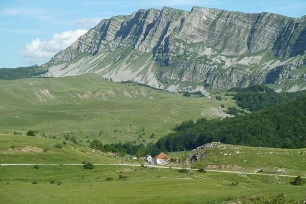 Cemerno Cottage Gacko Esterno foto