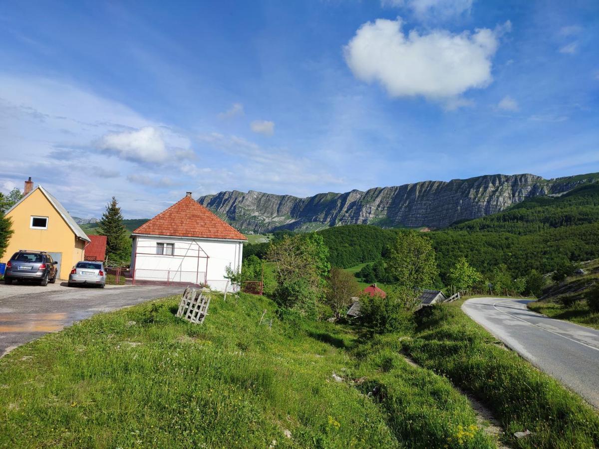Cemerno Cottage Gacko Esterno foto