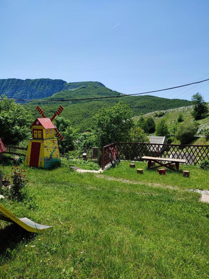 Cemerno Cottage Gacko Esterno foto