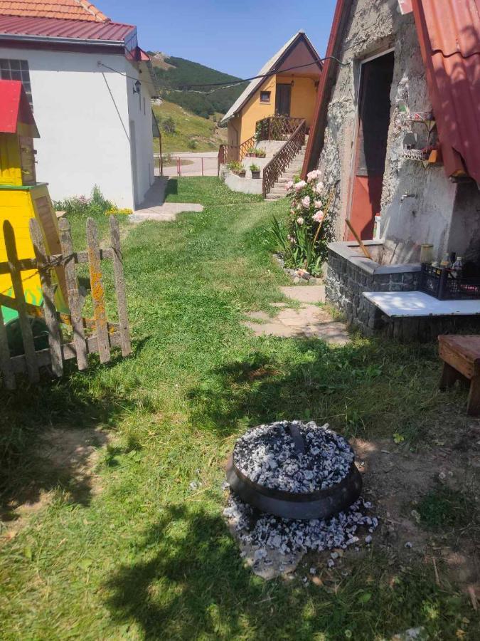Cemerno Cottage Gacko Esterno foto