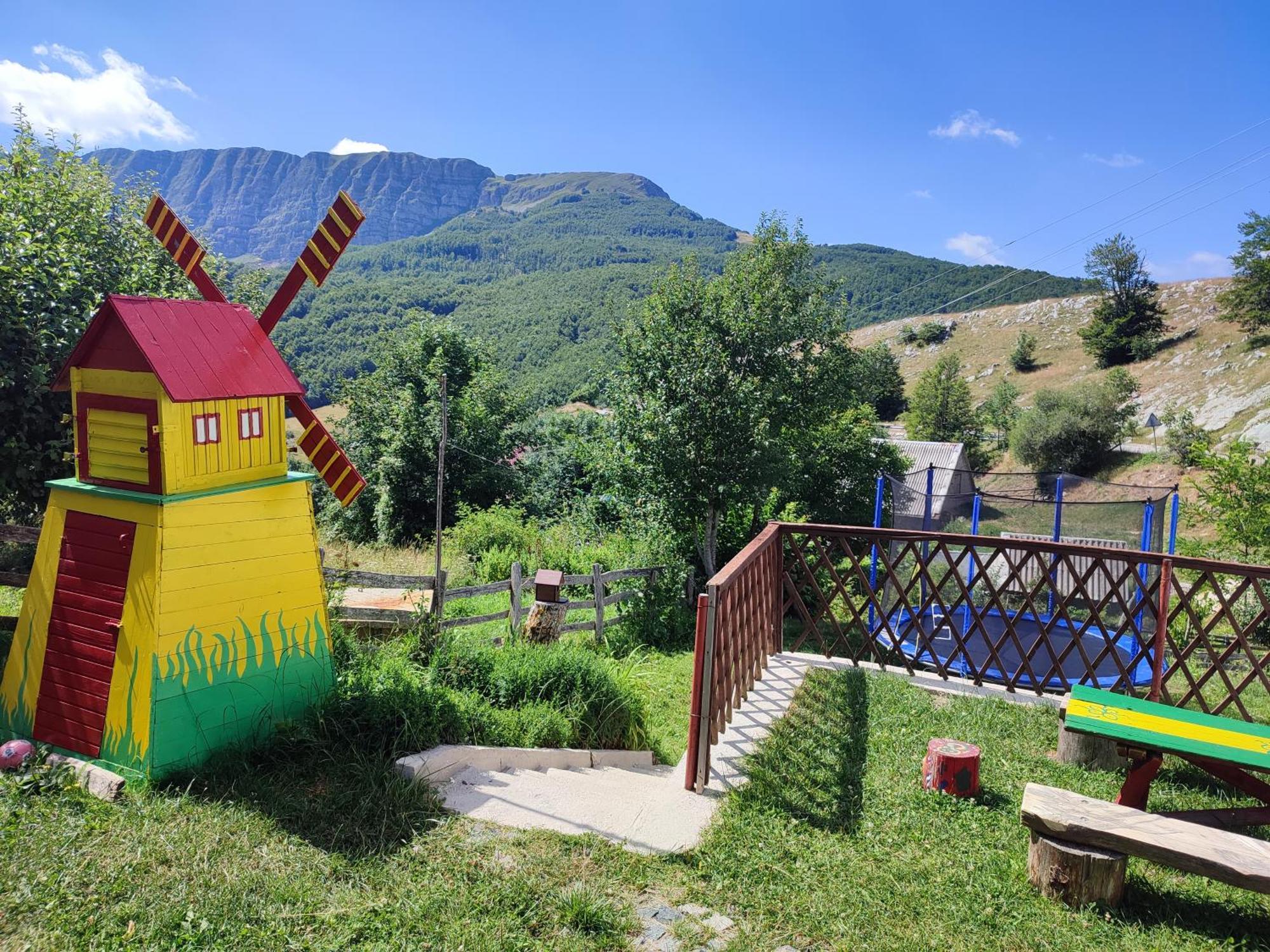 Cemerno Cottage Gacko Esterno foto